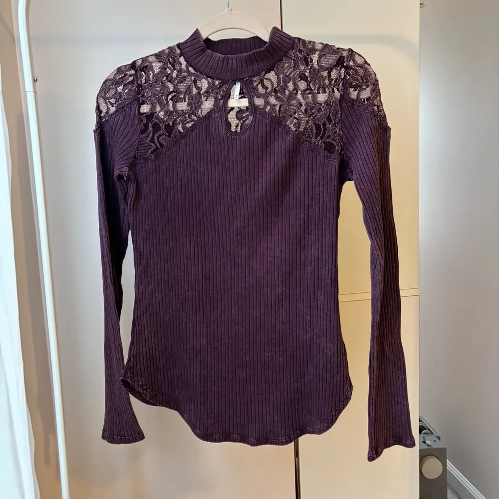 Free People Purple Lace Mock Turtleneck Sweater Size M - Picture 1 of 2